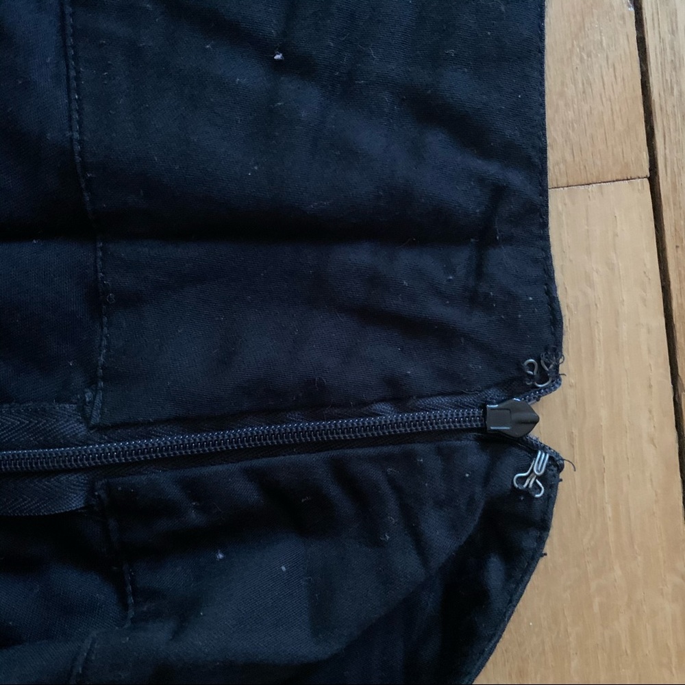 New York & Compnay Black Skirt with Silver Accent - Size 14 - Picture 6 of 7